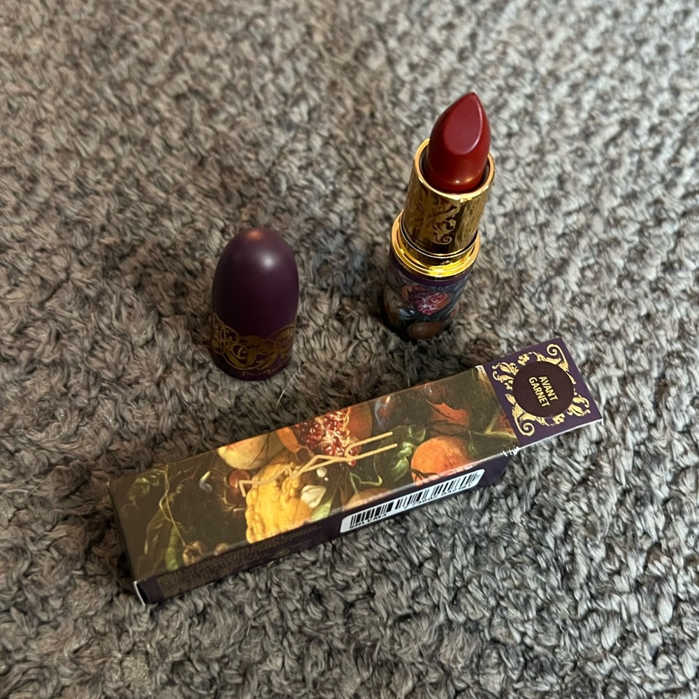 Mac Matte Tempting Fate Lipstick in AVANT GARNET